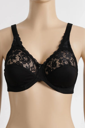 Wired bra with lace