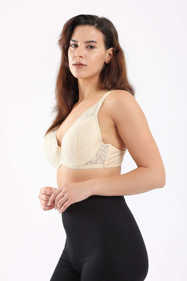 Padded bra with lace trim