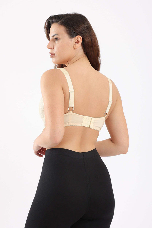 Padded bra with lace trim
