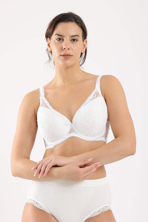 Padded bra with lace trim