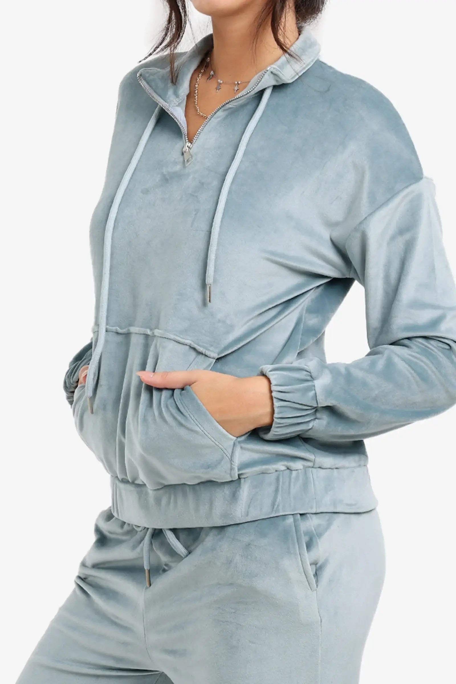 طقم بيجامة مخملي برقبة عالية