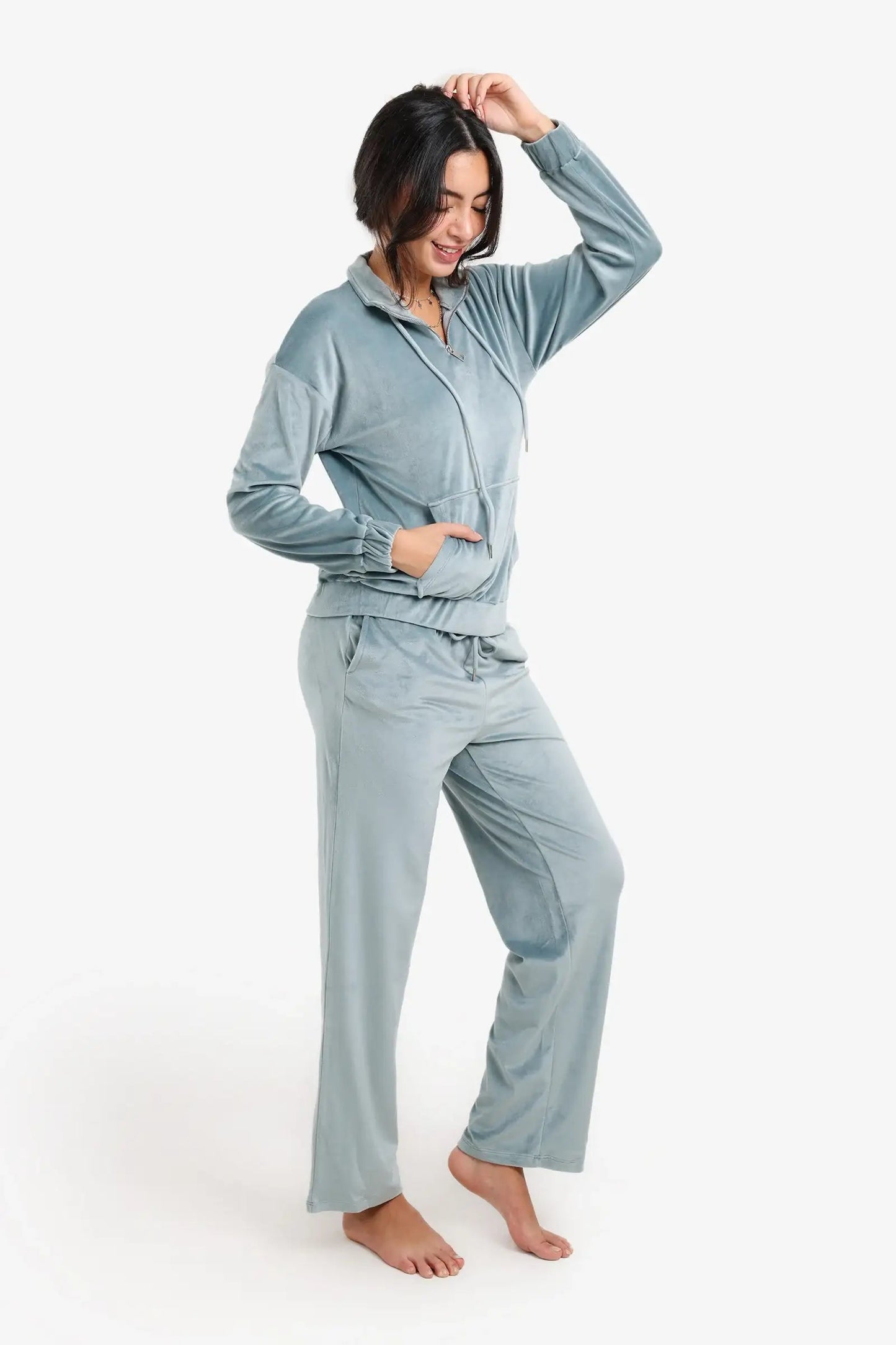 طقم بيجامة مخملي برقبة عالية