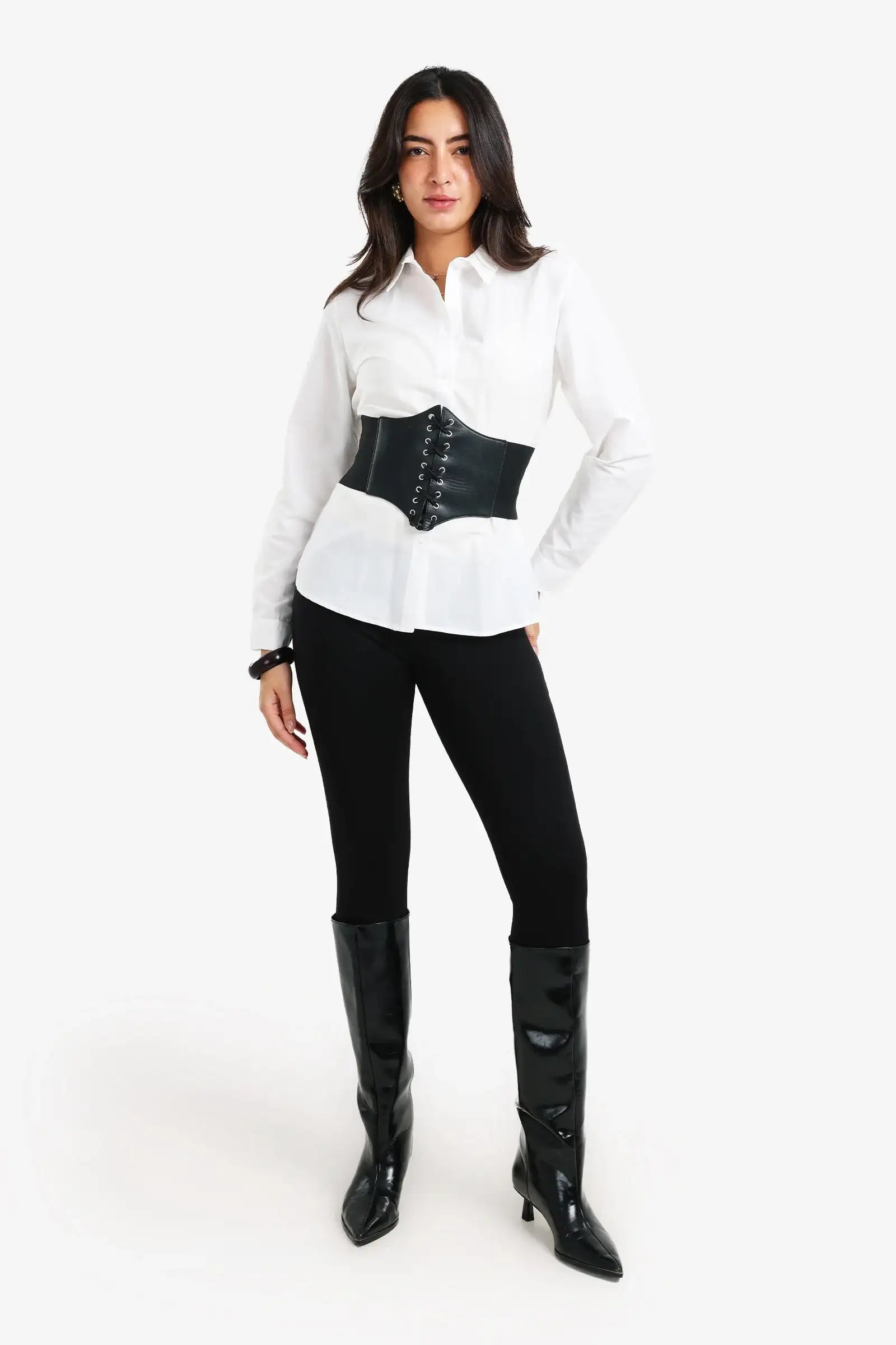 قميص بياقة وقصّة عادية