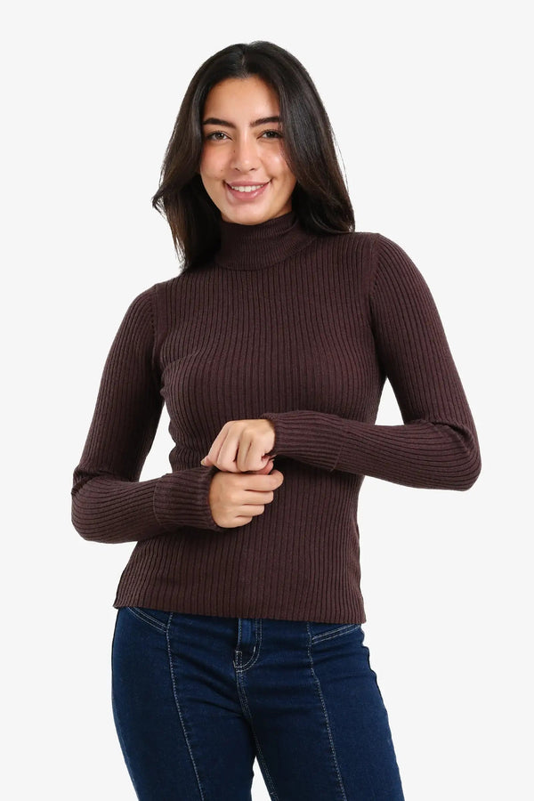 Ribbed pullover with a round neck