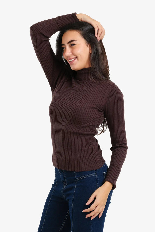 Ribbed pullover with a round neck