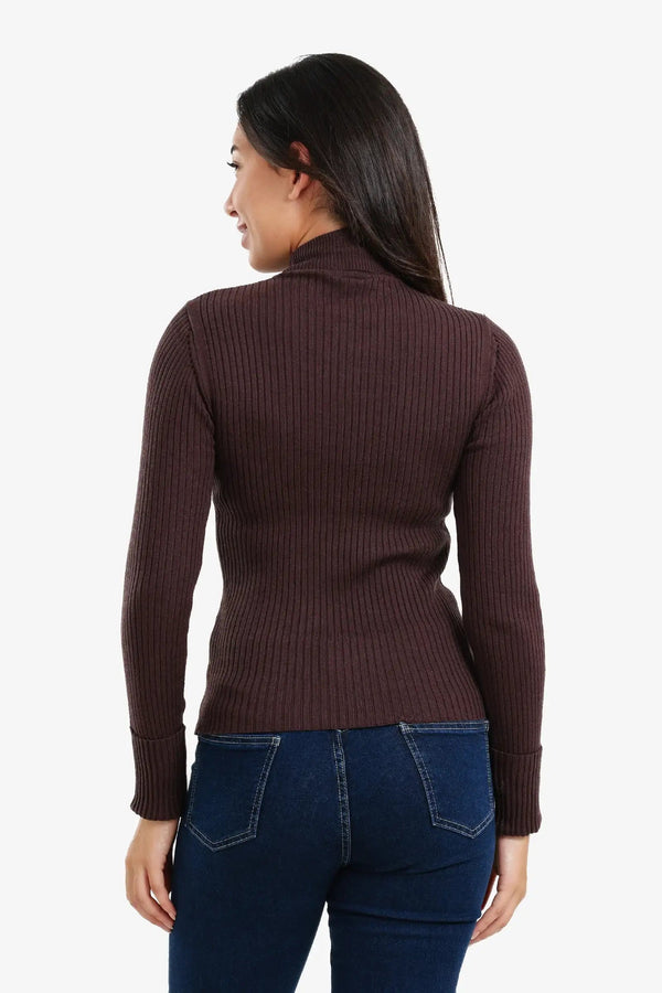 Ribbed pullover with a round neck