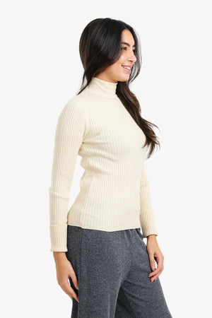 Ribbed pullover with a round neck