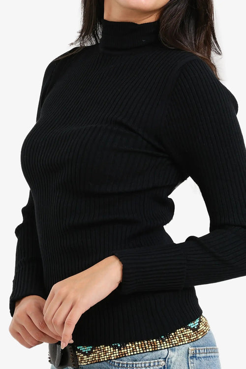 Ribbed pullover with a round neck