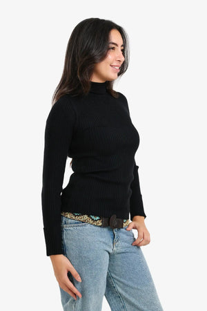 Ribbed pullover with a round neck