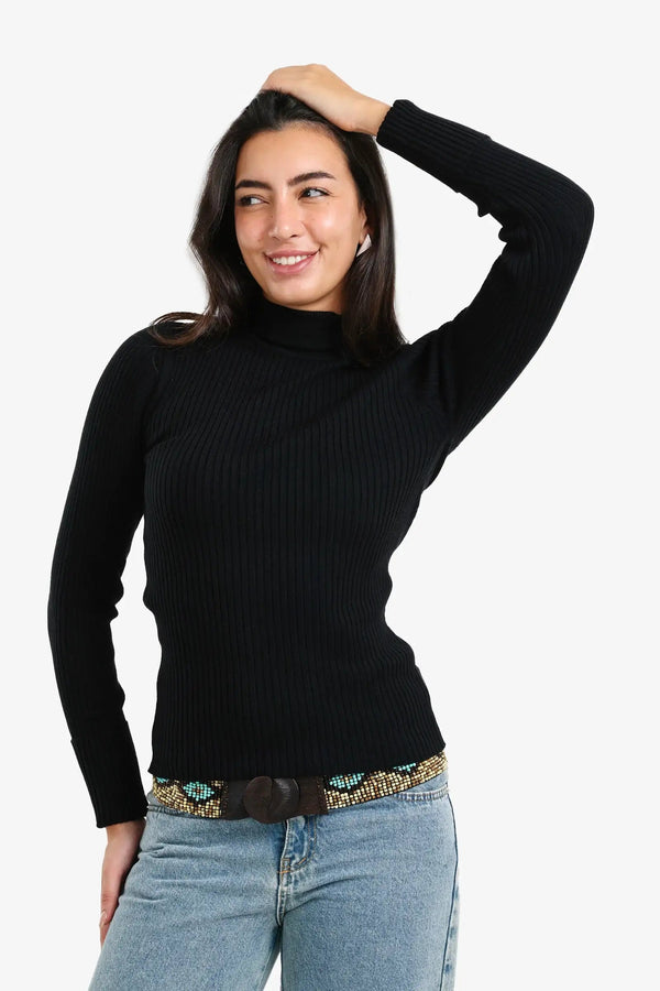 Ribbed pullover with a round neck