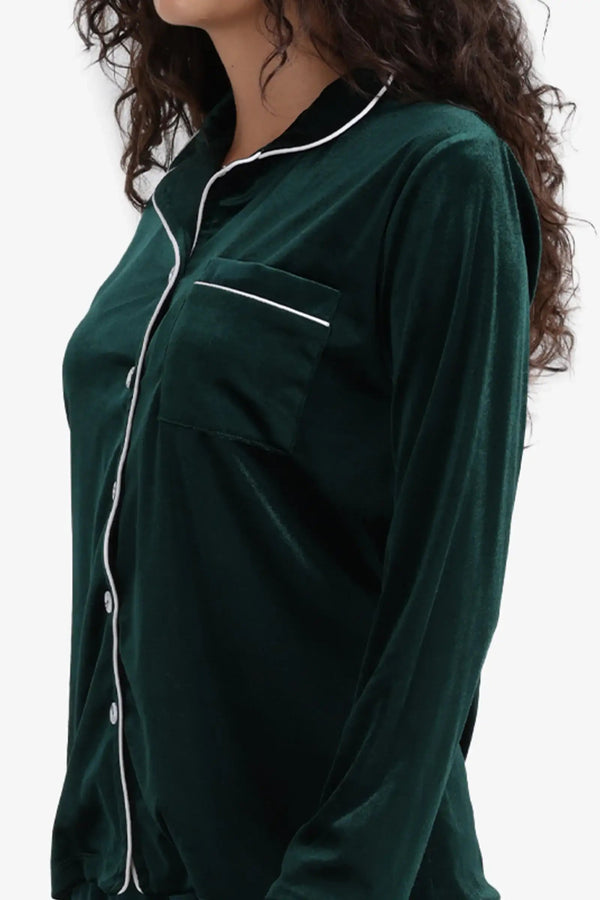 طقم بيجامة مخملية كلاسيكية