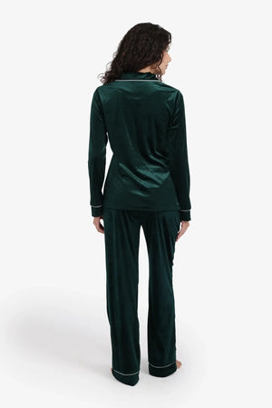 طقم بيجامة مخملية كلاسيكية