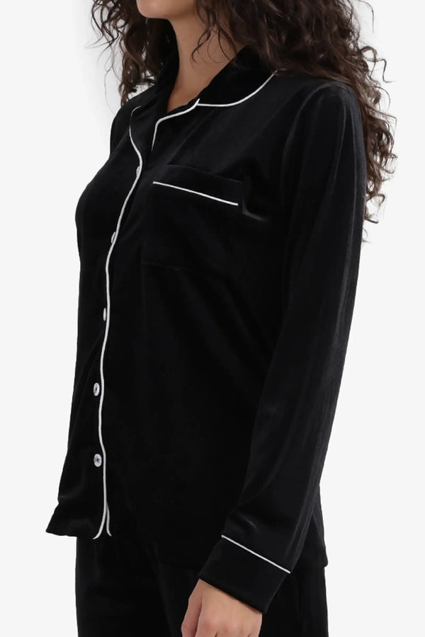 طقم بيجامة مخملية كلاسيكية