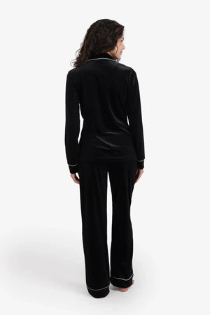 طقم بيجامة مخملية كلاسيكية