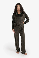 طقم بيجامة مخملي برقبة عالية