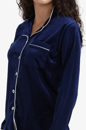 طقم بيجامة مخملية كلاسيكية