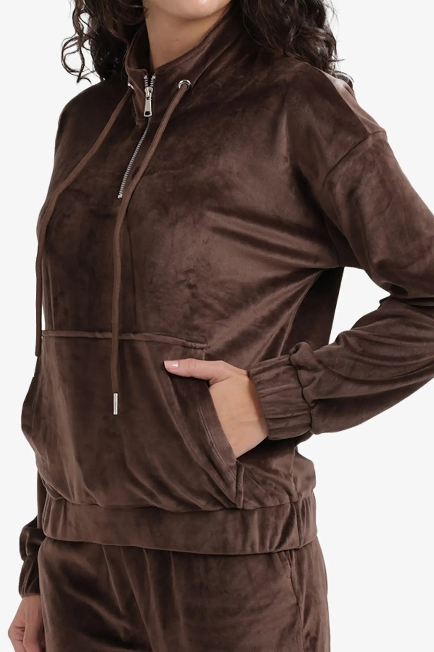 طقم بيجامة مخملي برقبة عالية