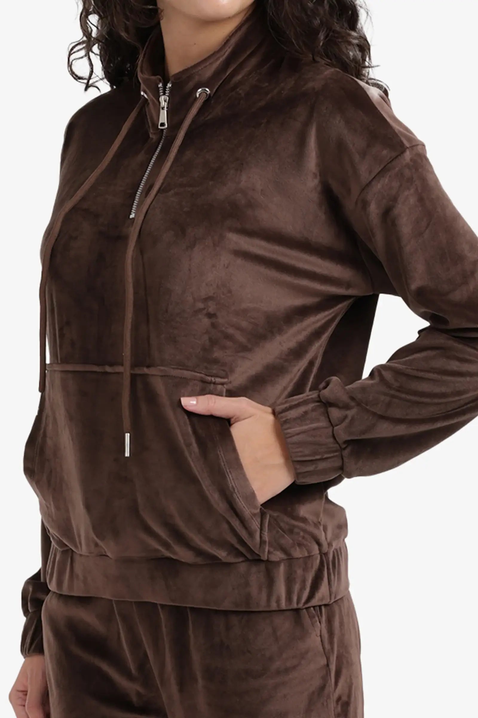 طقم بيجامة مخملي برقبة عالية