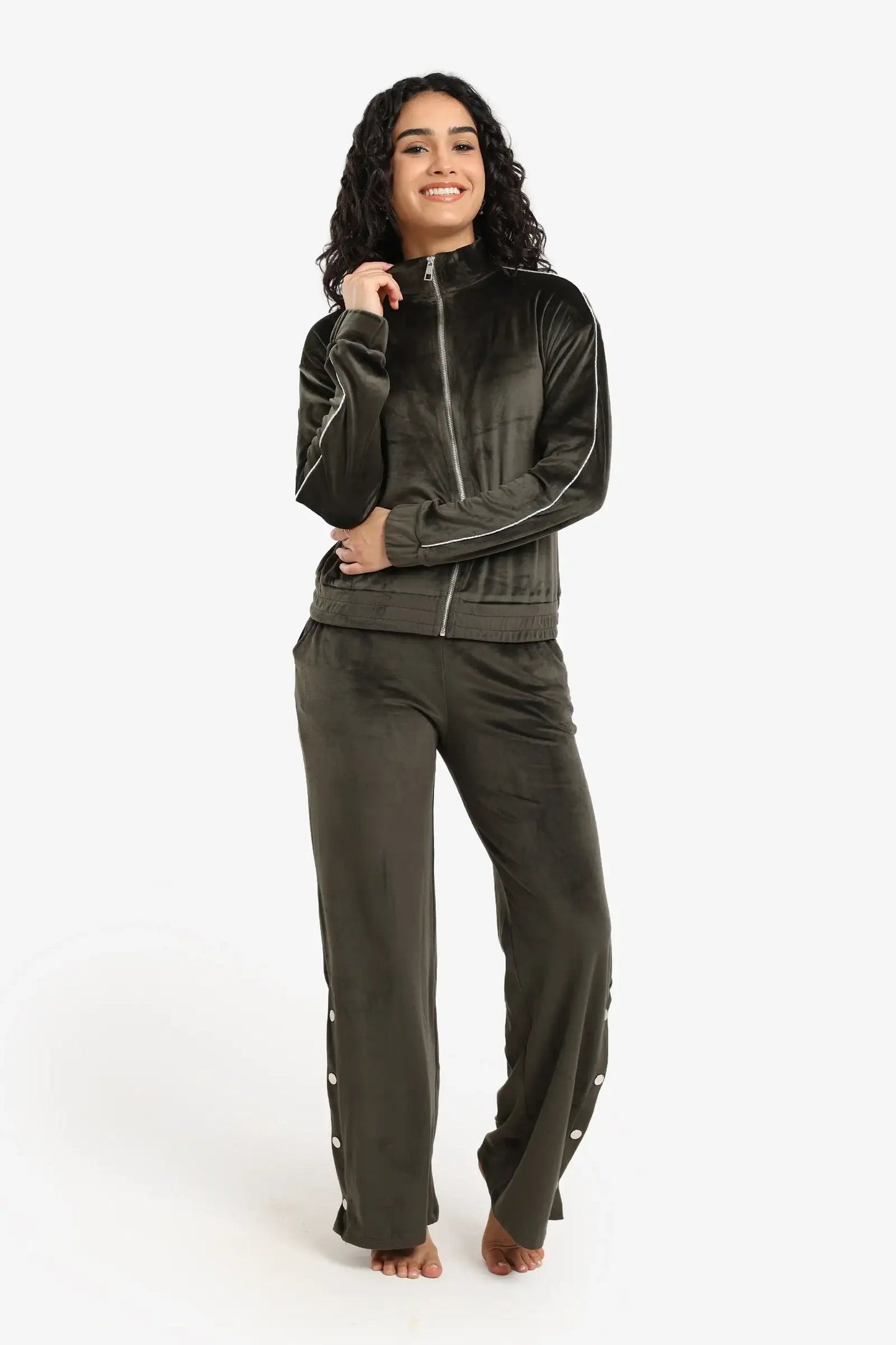 طقم بيجامة مخملي بقصّة مستقيمة