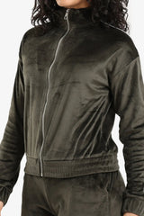 طقم بيجامة مخملي بقصّة مستقيمة