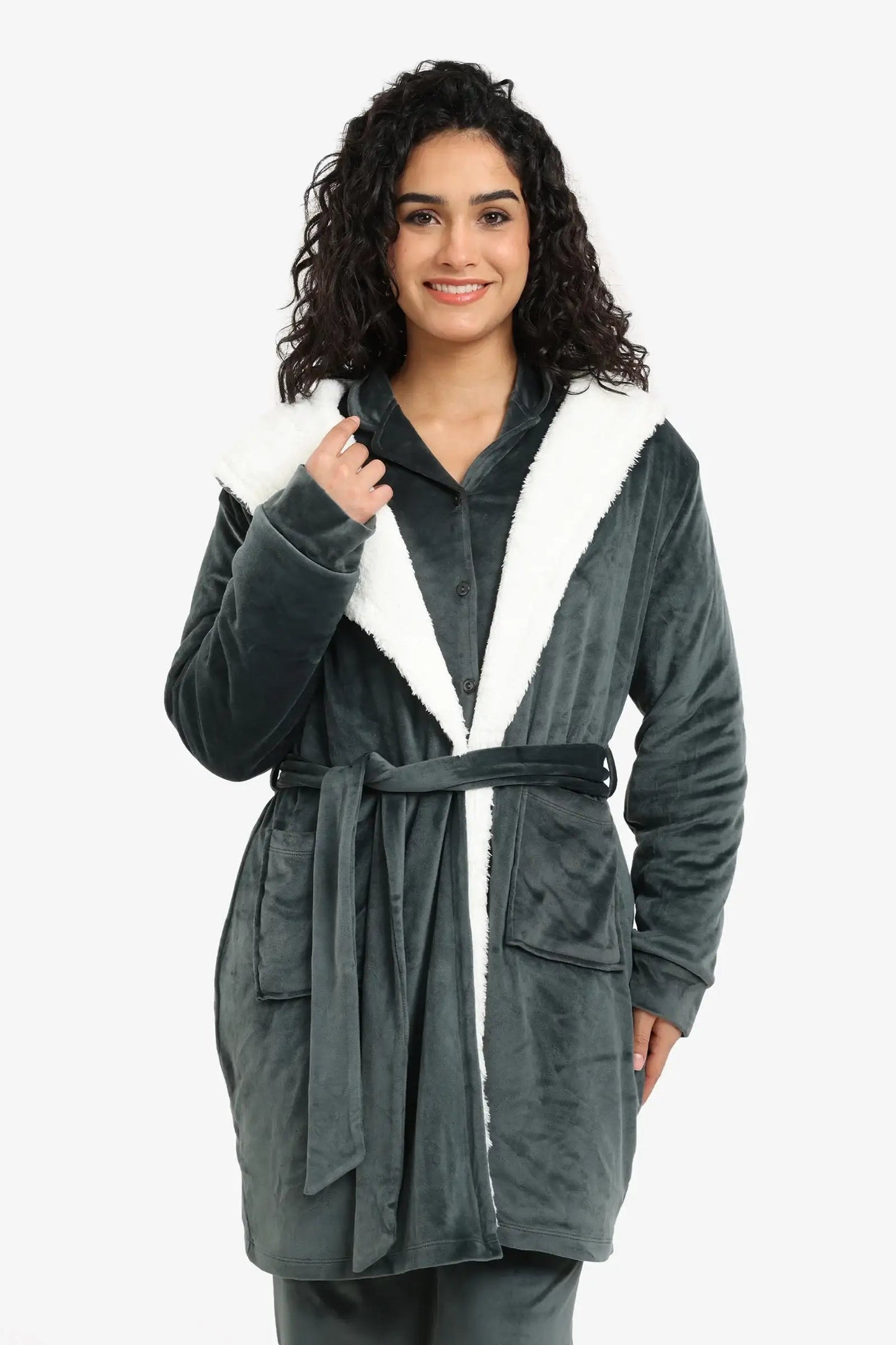 رداء مبطن مخملي بغطاء للرأس