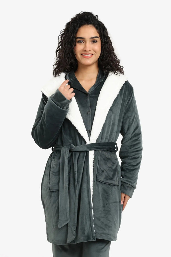 رداء مبطن مخملي بغطاء للرأس