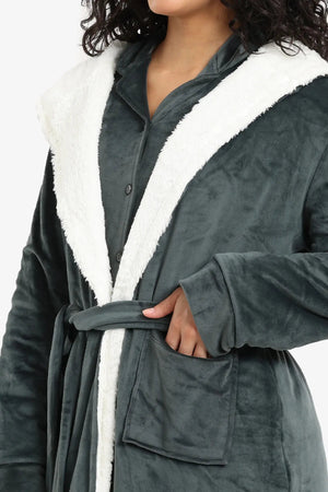 رداء مبطن مخملي بغطاء للرأس