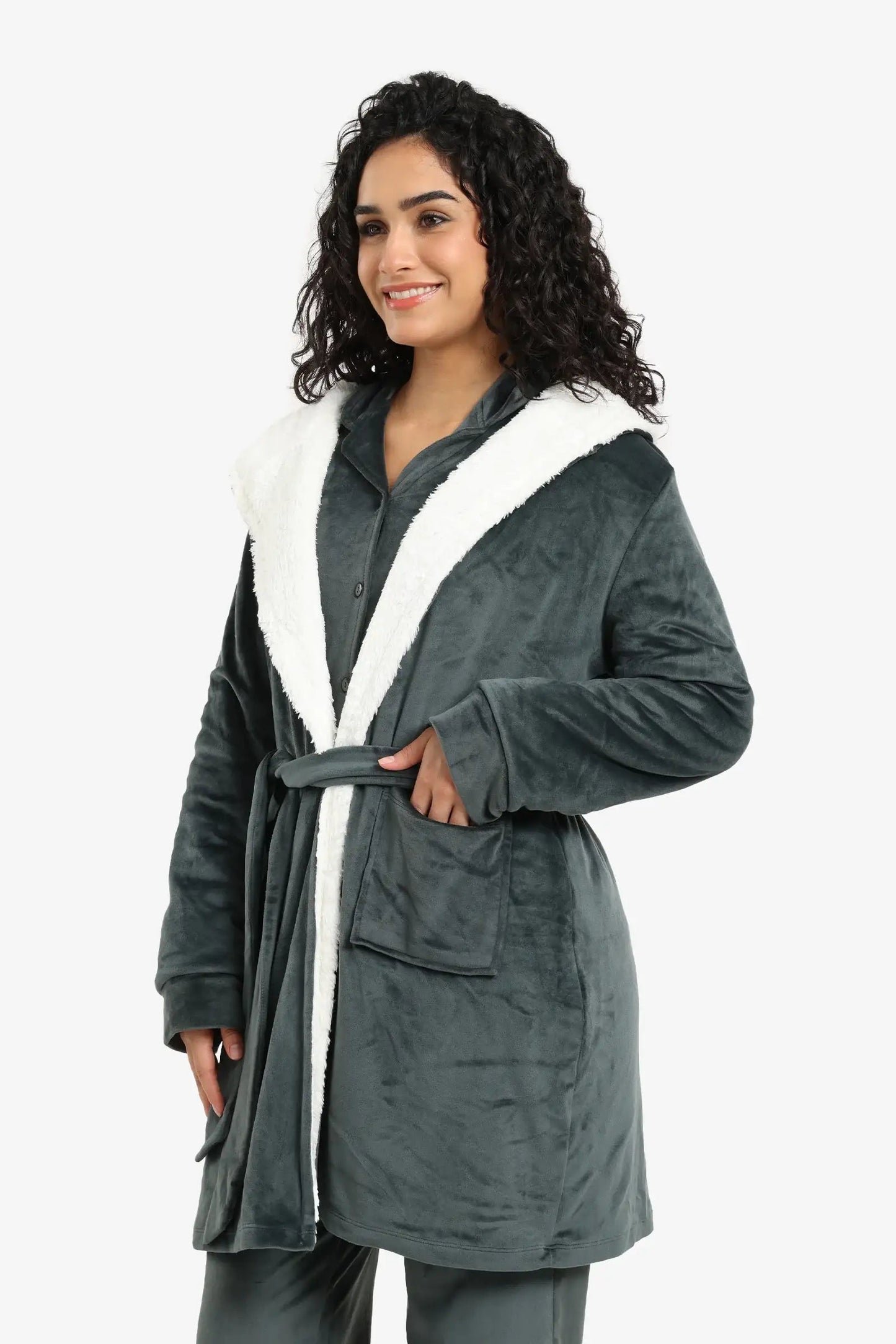 رداء مبطن مخملي بغطاء للرأس