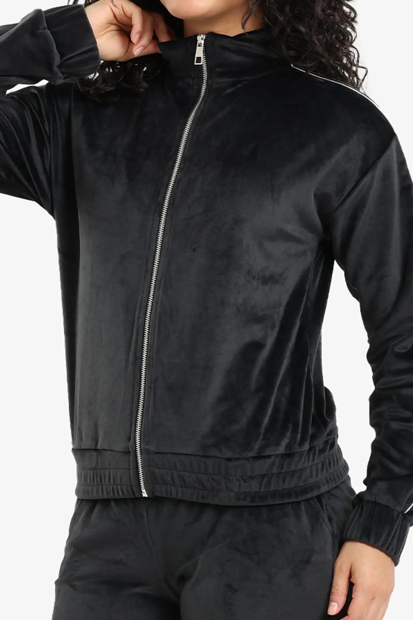 طقم بيجامة مخملي بقصّة مستقيمة