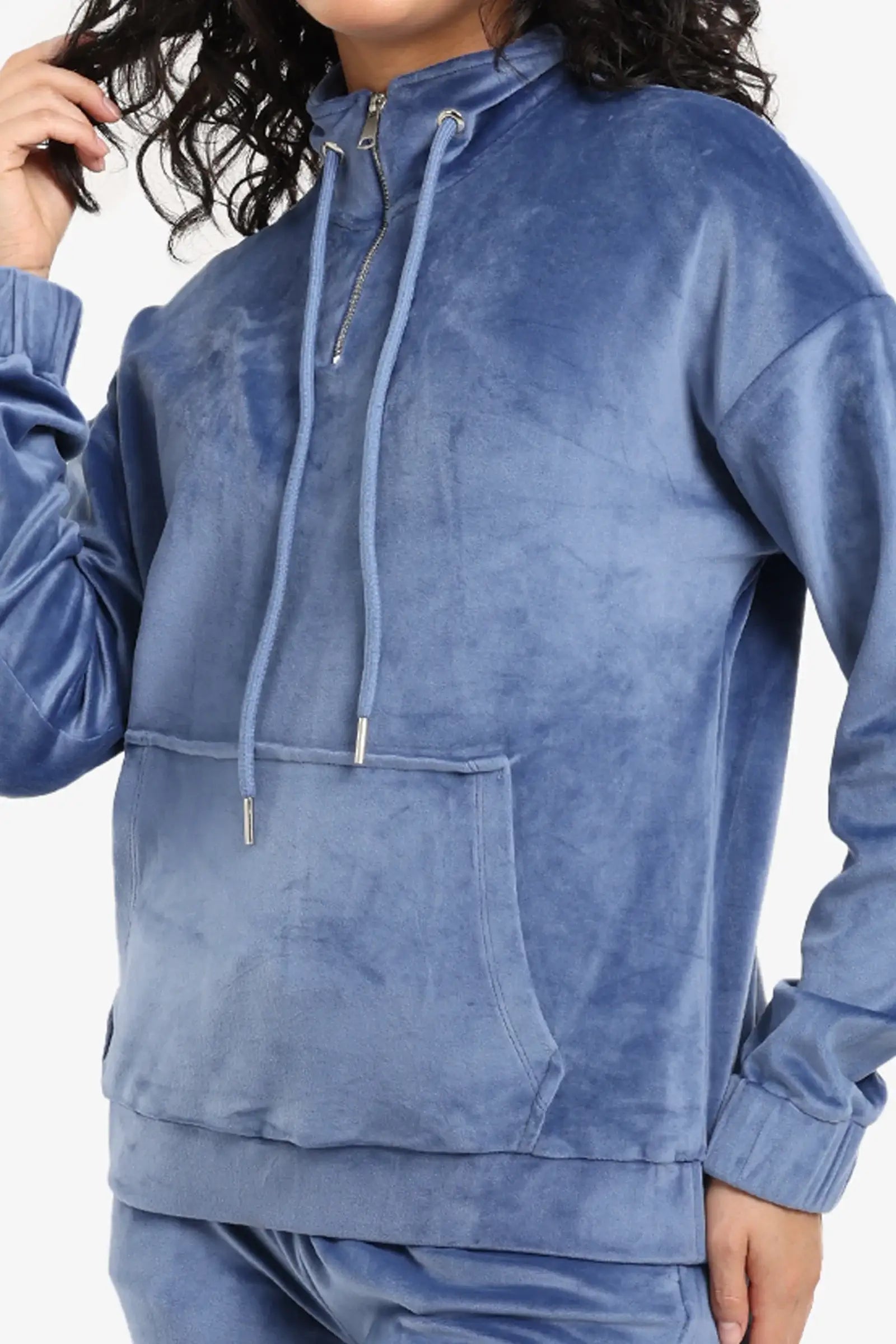 طقم بيجامة مخملي برقبة عالية