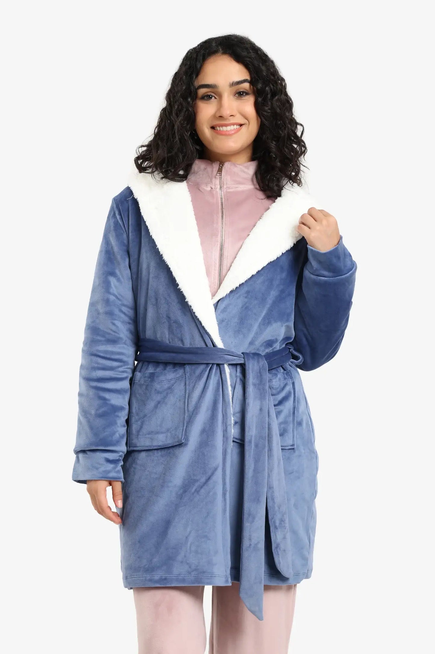 رداء مبطن مخملي بغطاء للرأس