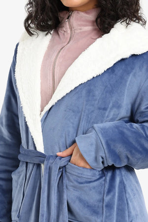 رداء مبطن مخملي بغطاء للرأس