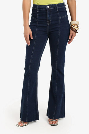 Wide-leg, high-waisted jeans