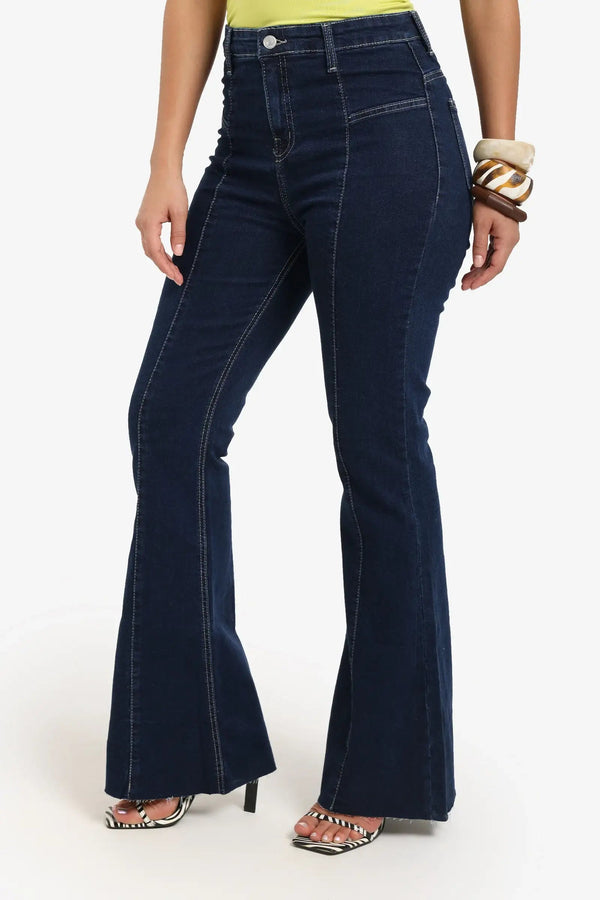 Wide-leg, high-waisted jeans