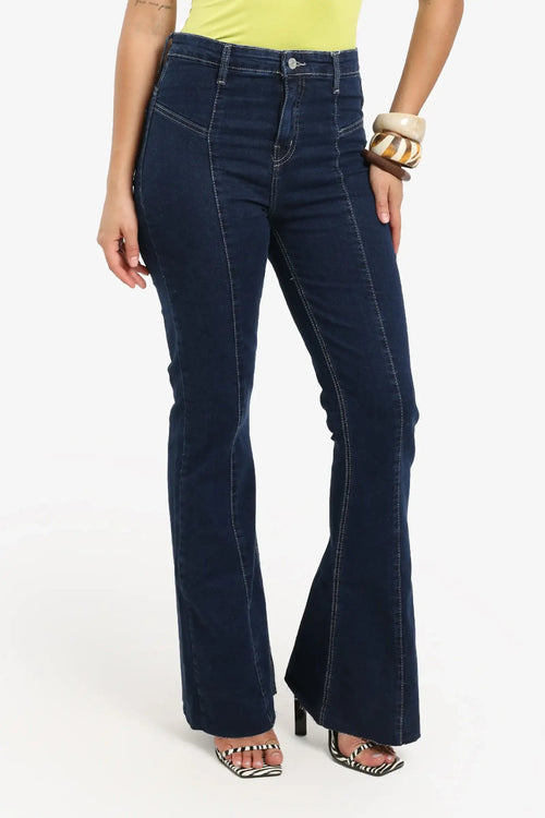 Wide-leg, high-waisted jeans