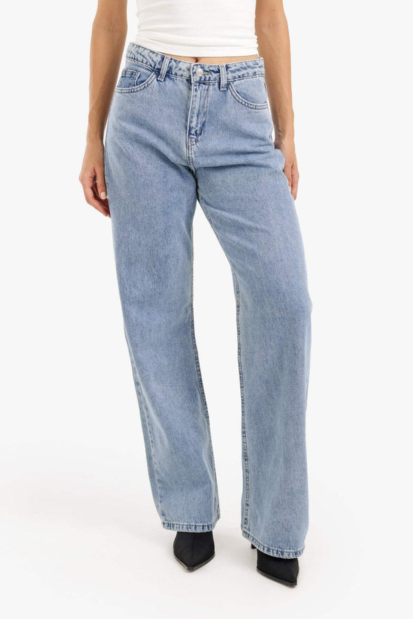 Straight-leg jeans