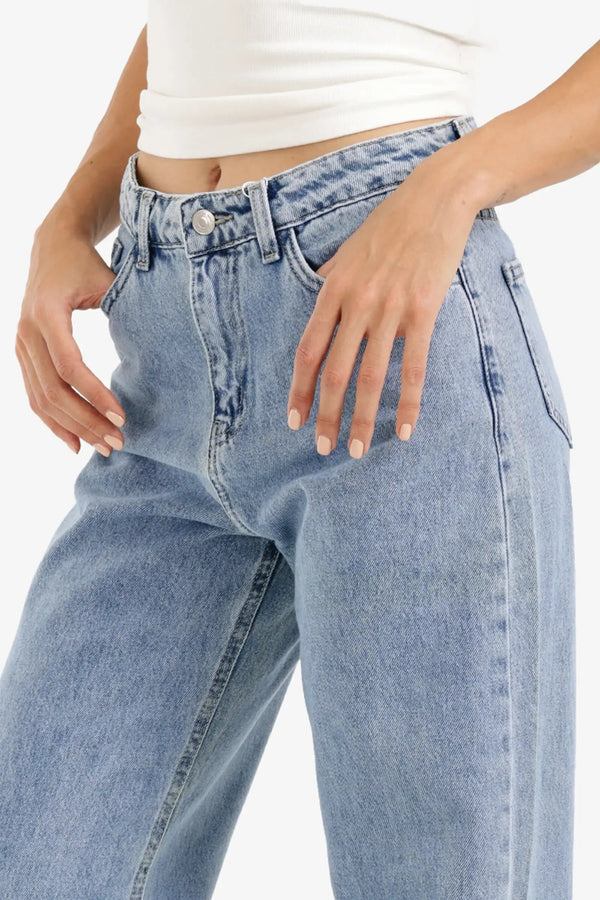 Straight-leg jeans