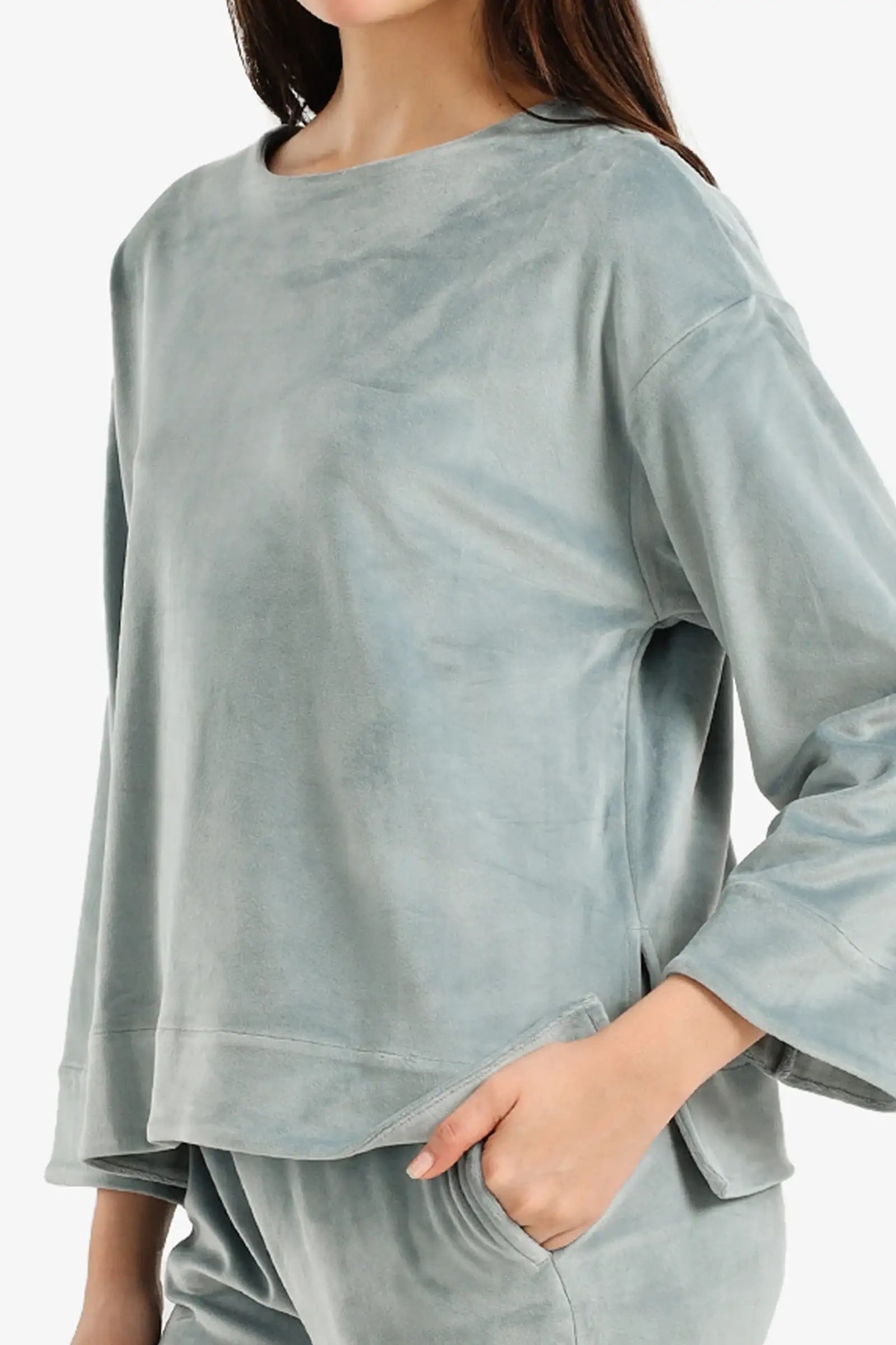 طقم بيجامة مخملية بأكمام طويلة