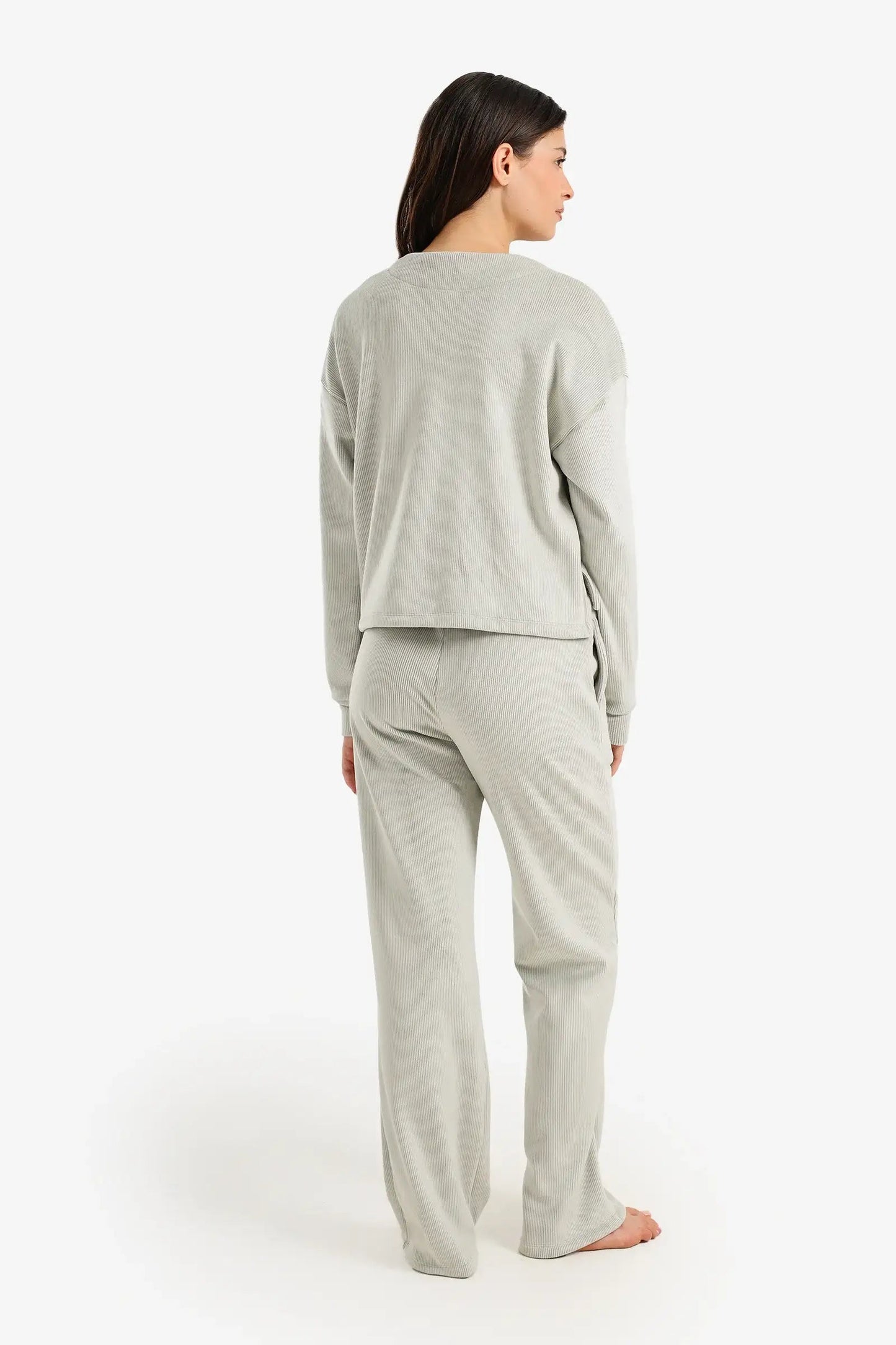 طقم بيجامة مخملية مضلعة