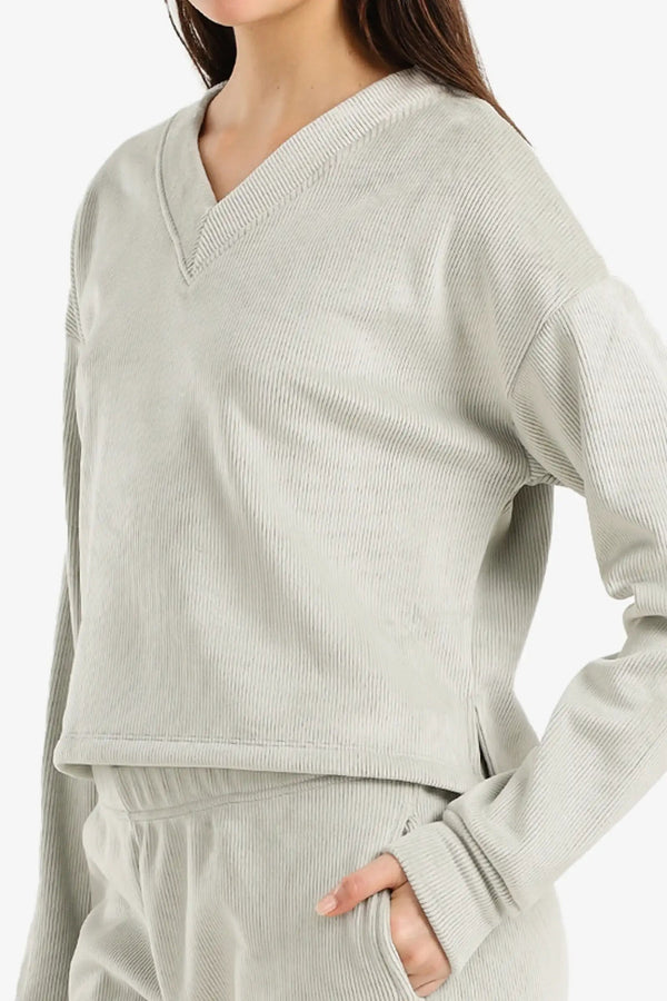 طقم بيجامة مخملية مضلعة