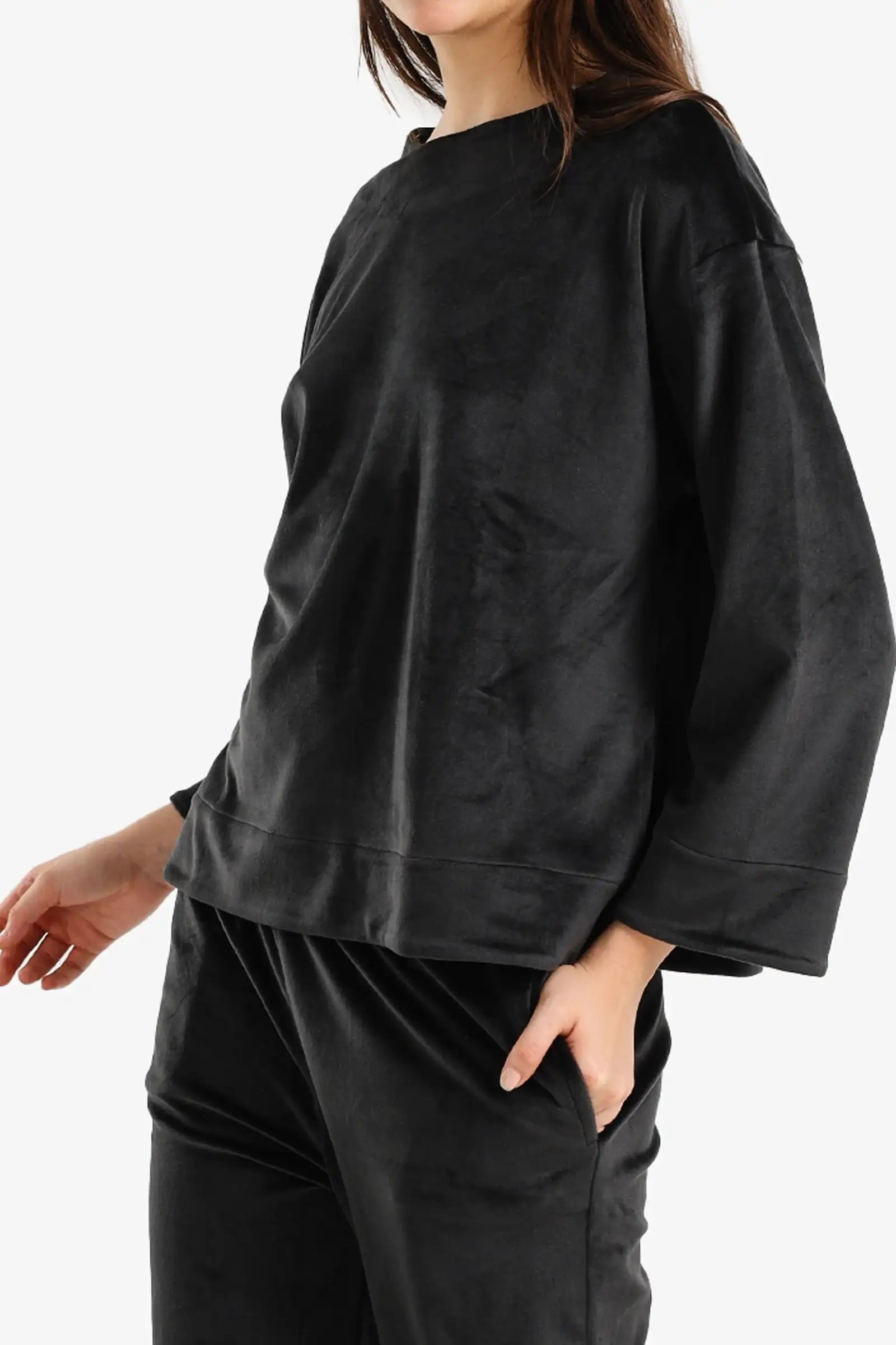 طقم بيجامة مخملية بأكمام طويلة