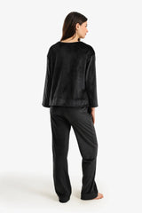 طقم بيجامة مخملية بأكمام طويلة