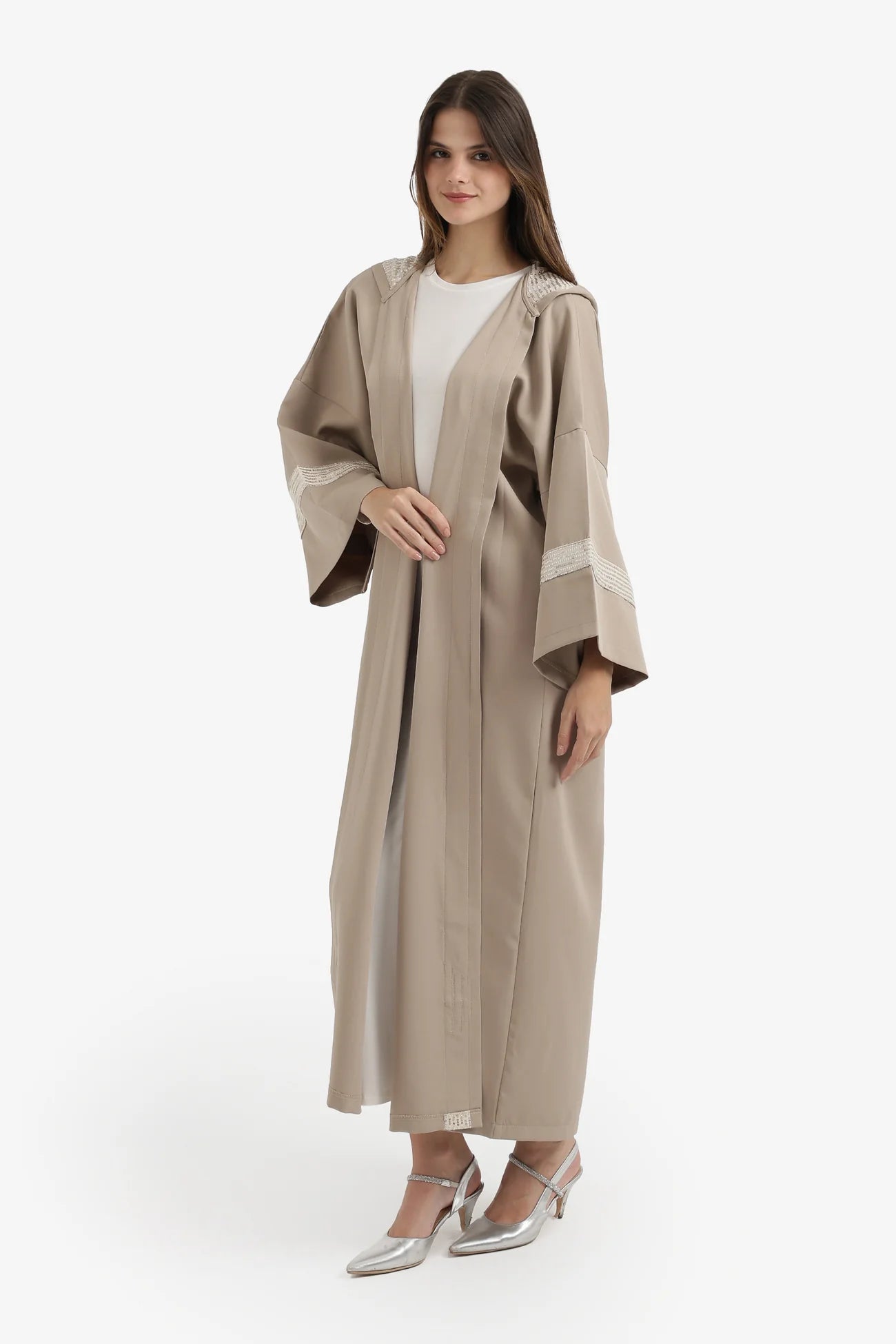 كيمونو بغطاء للرأس مزين بالترتر المتباين