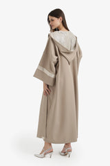 كيمونو بغطاء للرأس مزين بالترتر المتباين