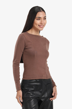 Boat Neck بياقة   slim fit توب