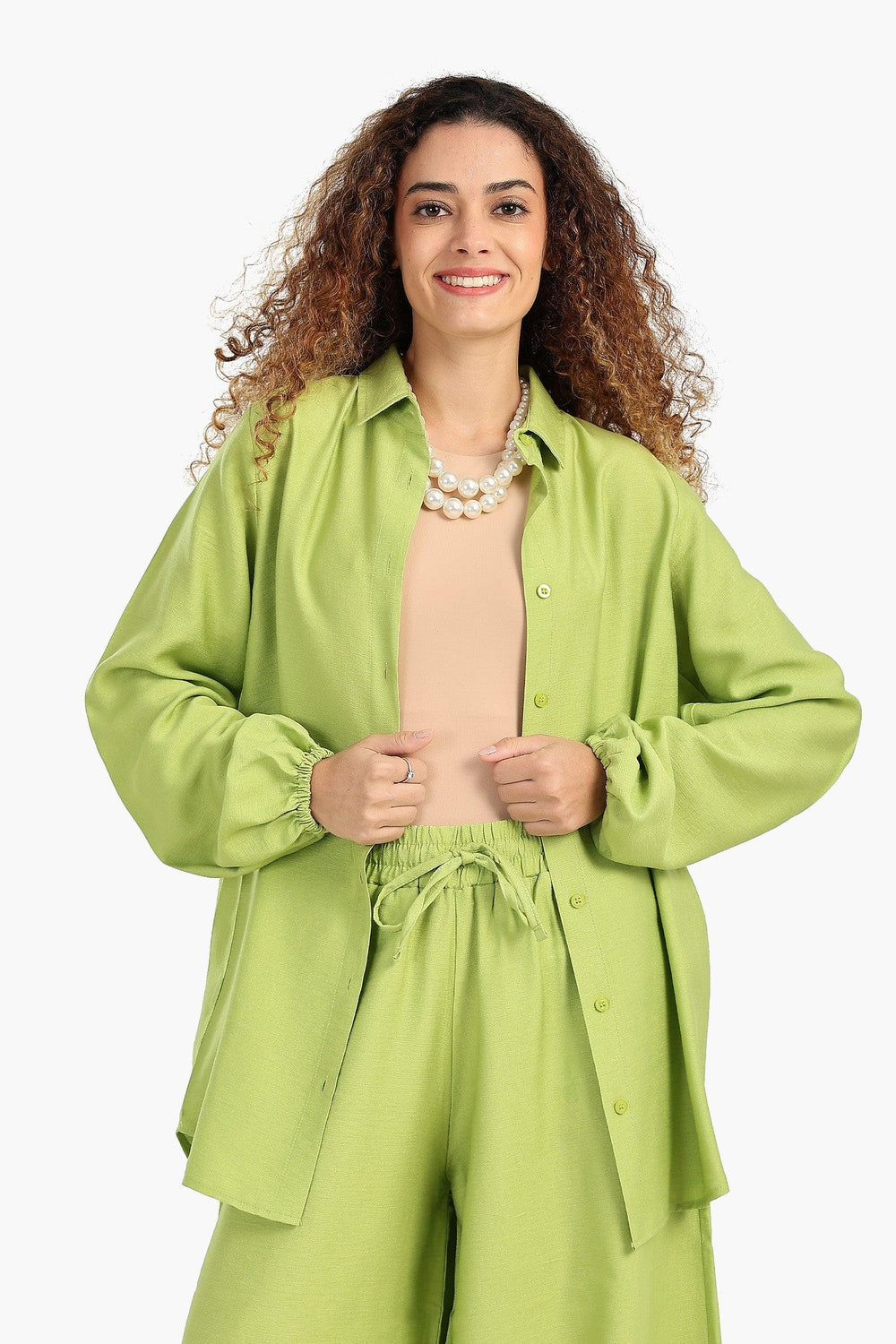 Long-sleeved linen shirt with elastic cuffs