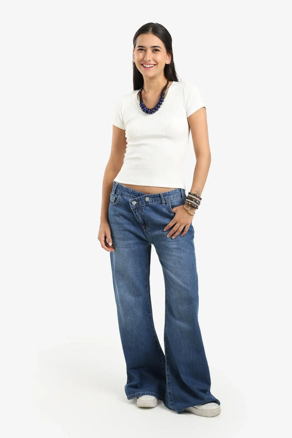 Fitted blouse with a V-neck