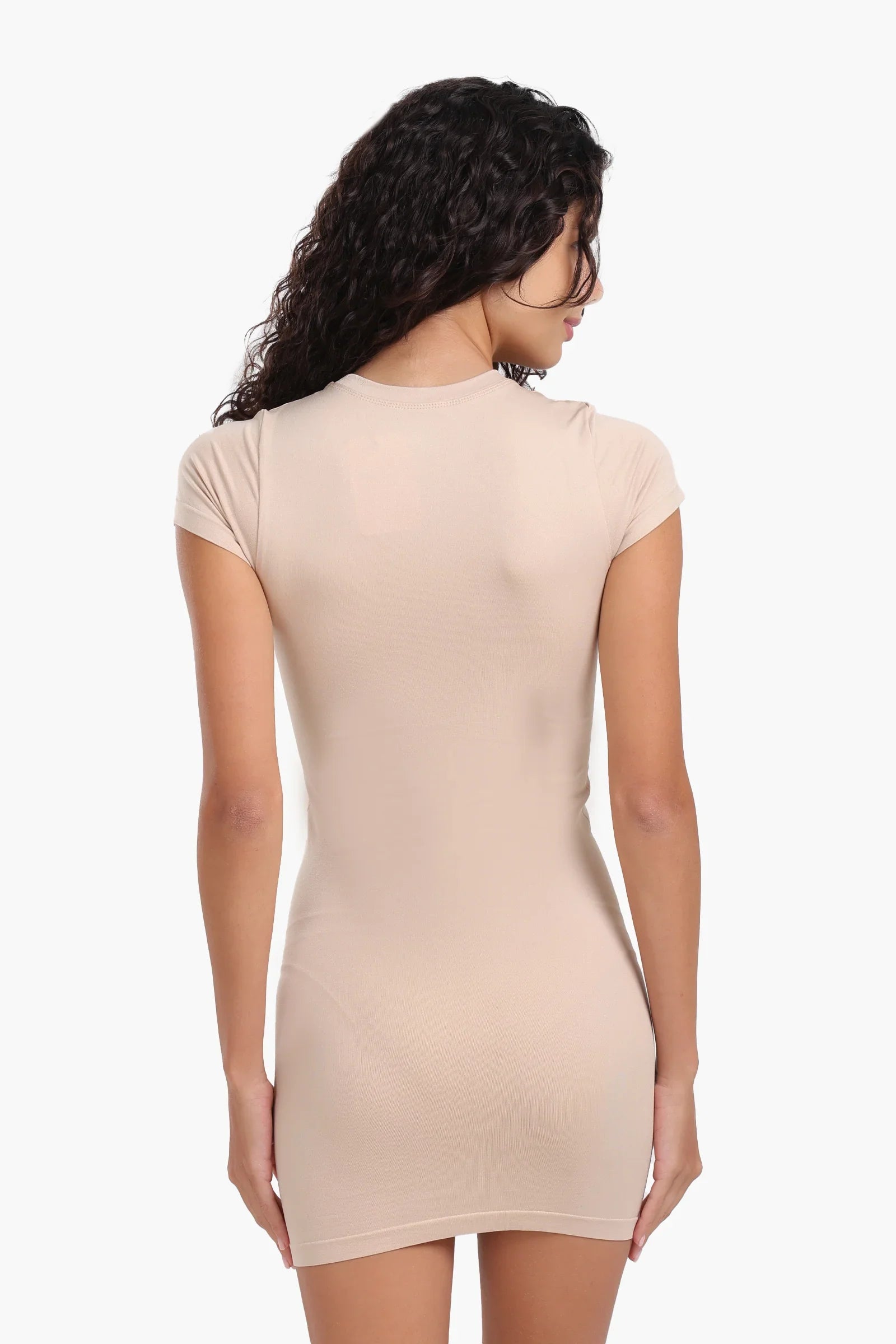 فستان قصير  باكمام قصيرة برقبة ضيقة - Carinasaudi.com