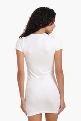 فستان قصير  باكمام قصيرة برقبة ضيقة - Carinasaudi.com