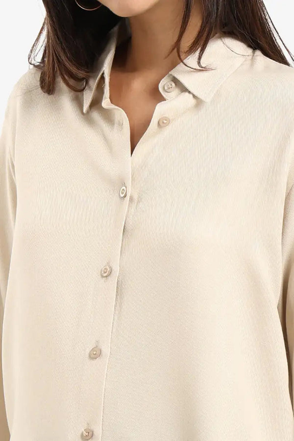 قميص أساسي ذو حافة مستديرة